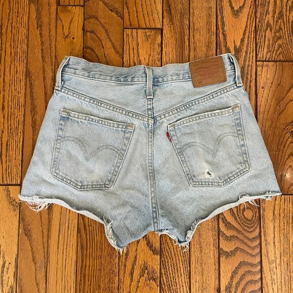 Levi's 501 Jean Cutoff Shorts Light Blue W27 - Picture 2 of 4